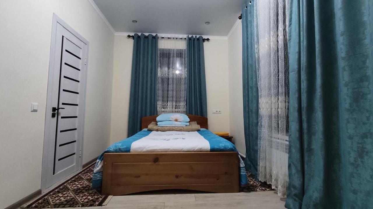 Tuenduek Guest House, Karakol Bagian luar foto