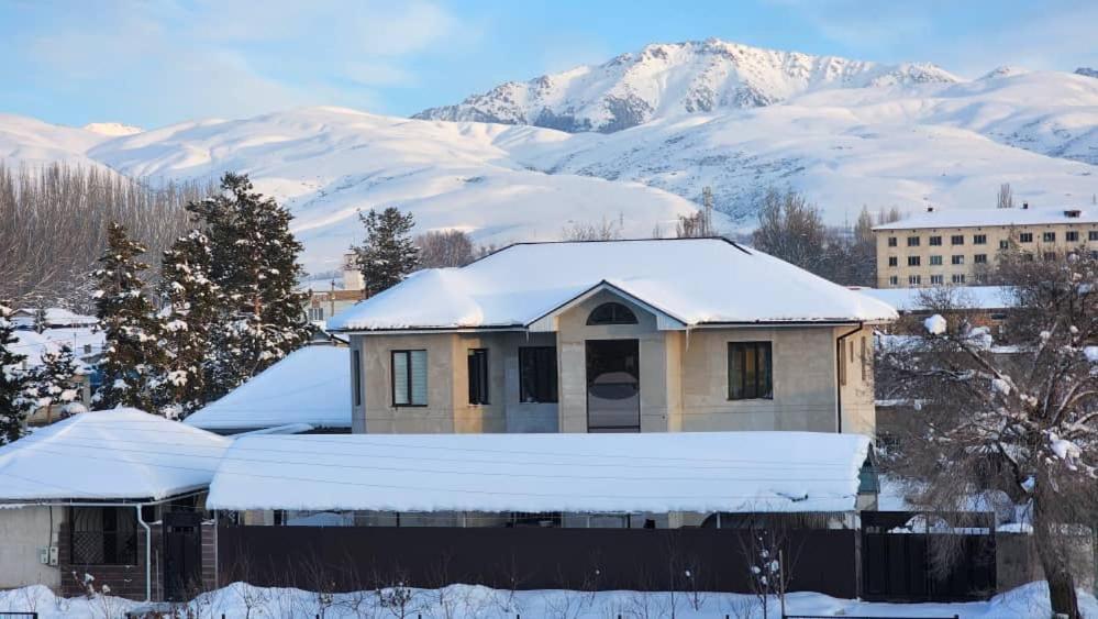 Tuenduek Guest House, Karakol Bagian luar foto
